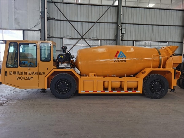 矿用湿喷台车，矿用混凝土泵，矿用搅拌机发货